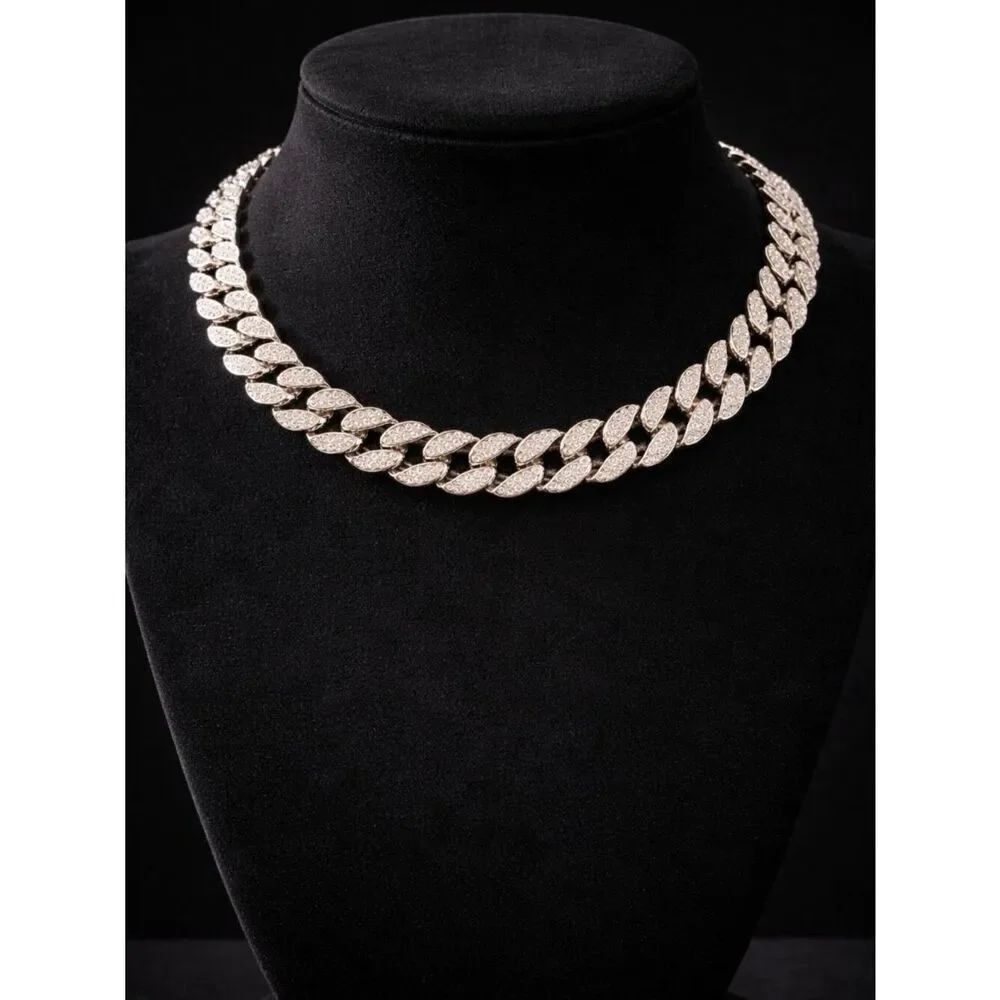 Iced Out Cuban Chain - Picture 2 of 2